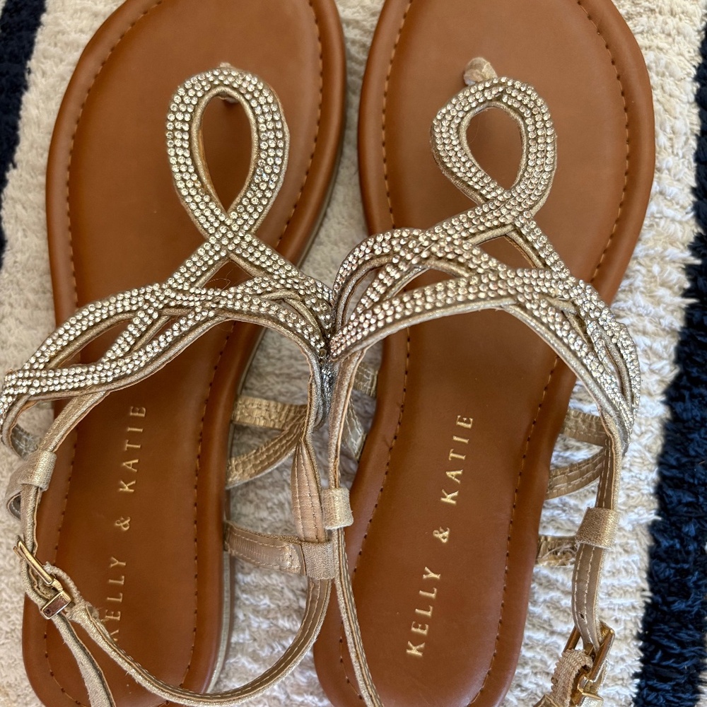 Kelly & Katie Noa Sandal